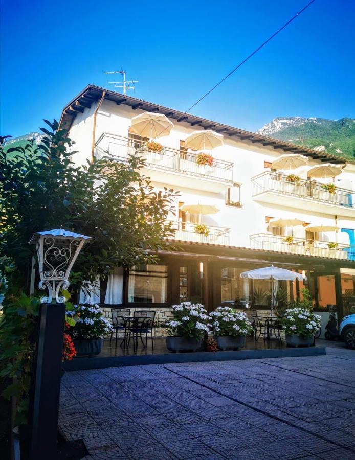 Albergo Al Pescatore Brenzone sul Garda Exterior photo