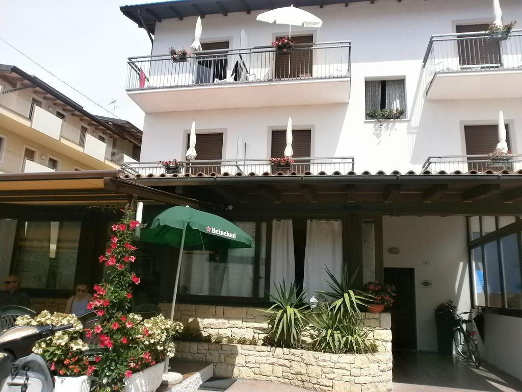 Albergo Al Pescatore Brenzone sul Garda Exterior photo