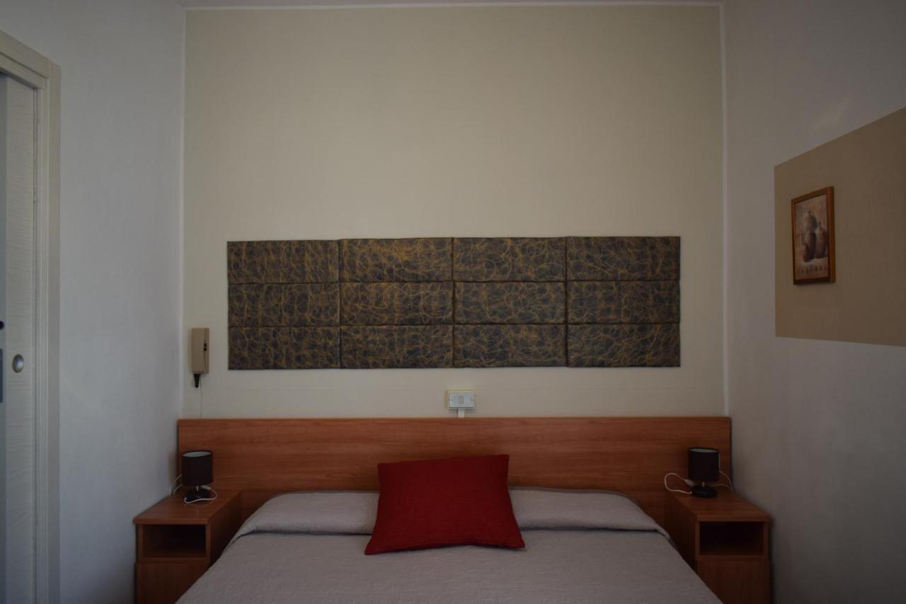 Albergo Al Pescatore Brenzone sul Garda Exterior photo