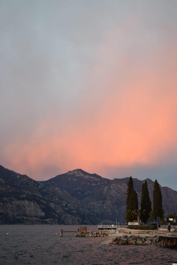 Albergo Al Pescatore Brenzone sul Garda Exterior photo